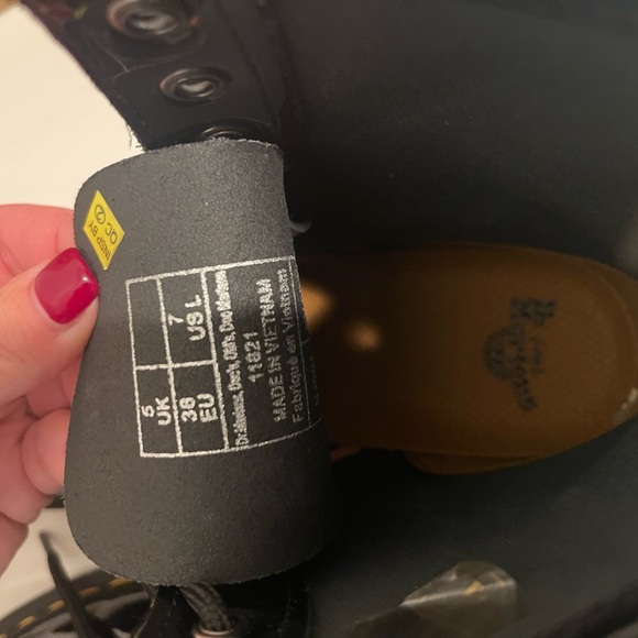 Dr. Marten black pattent leather boots size 7 - Picture 5 of 5